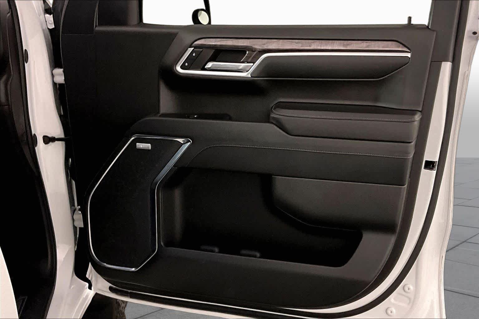 Used 2024 Summit White Chevrolet LTZ image 22
