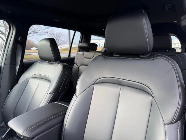 New 2025 Baltic Gray Metallic Clear-Coat Exterior Paint Jeep Limited image 15