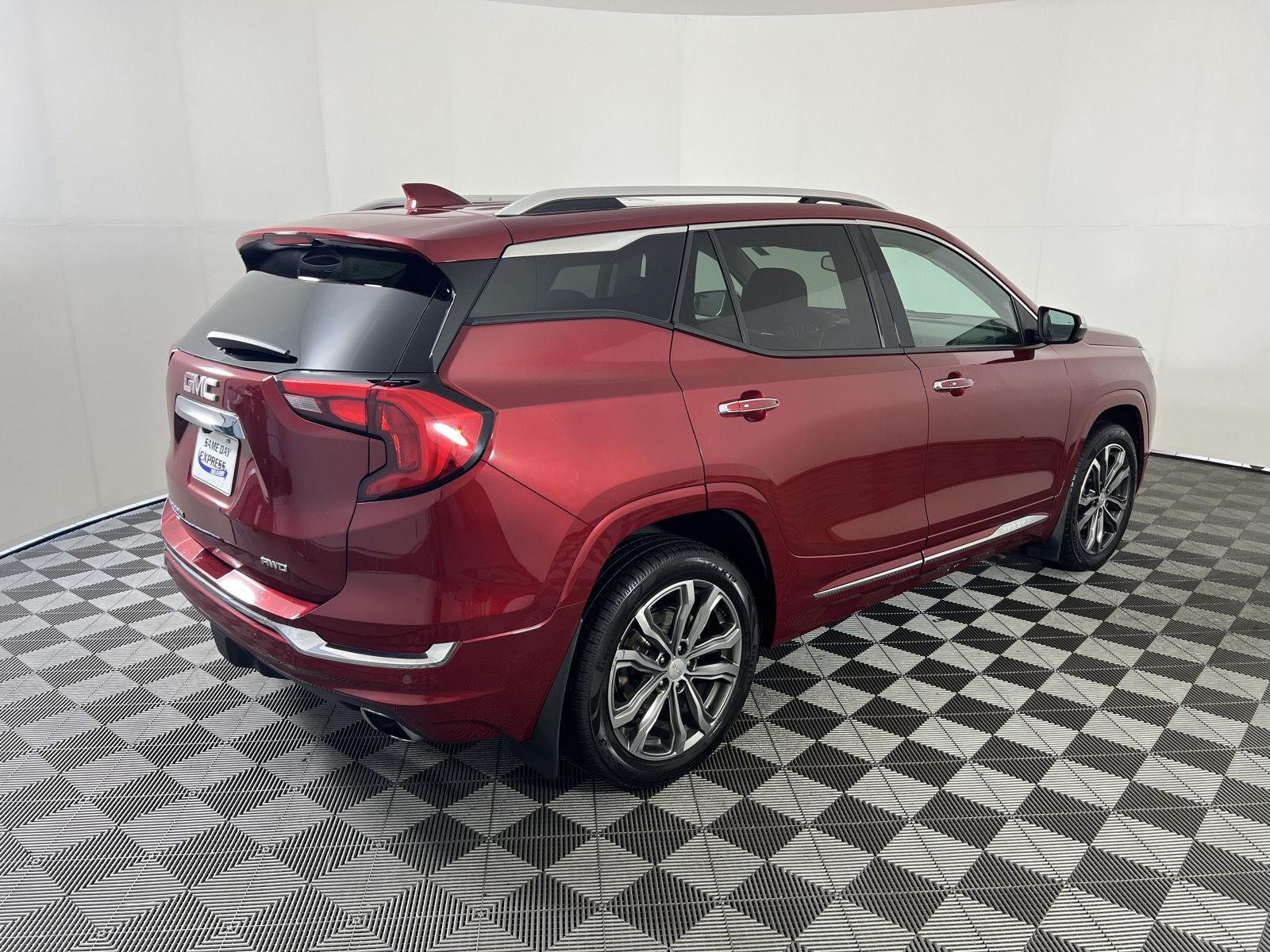 Used 2018 Red Quartz Tintcoat GMC Denali image 34