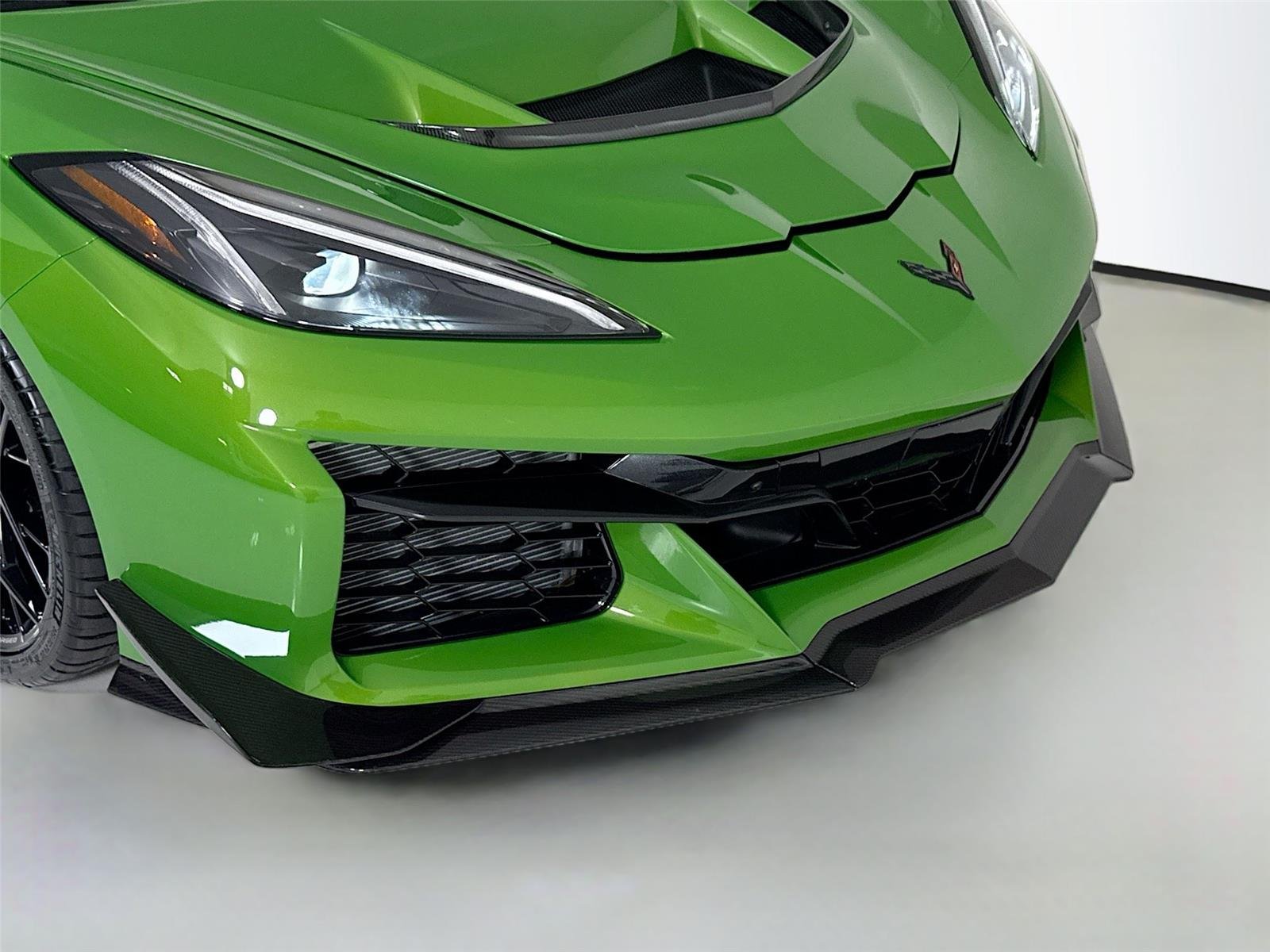 Used 2026 Roswell Green Metallic Chevrolet ZR1 | Carbon Fiber Aero Pkg | Front Lift | Carbon Flash Wheels image 41