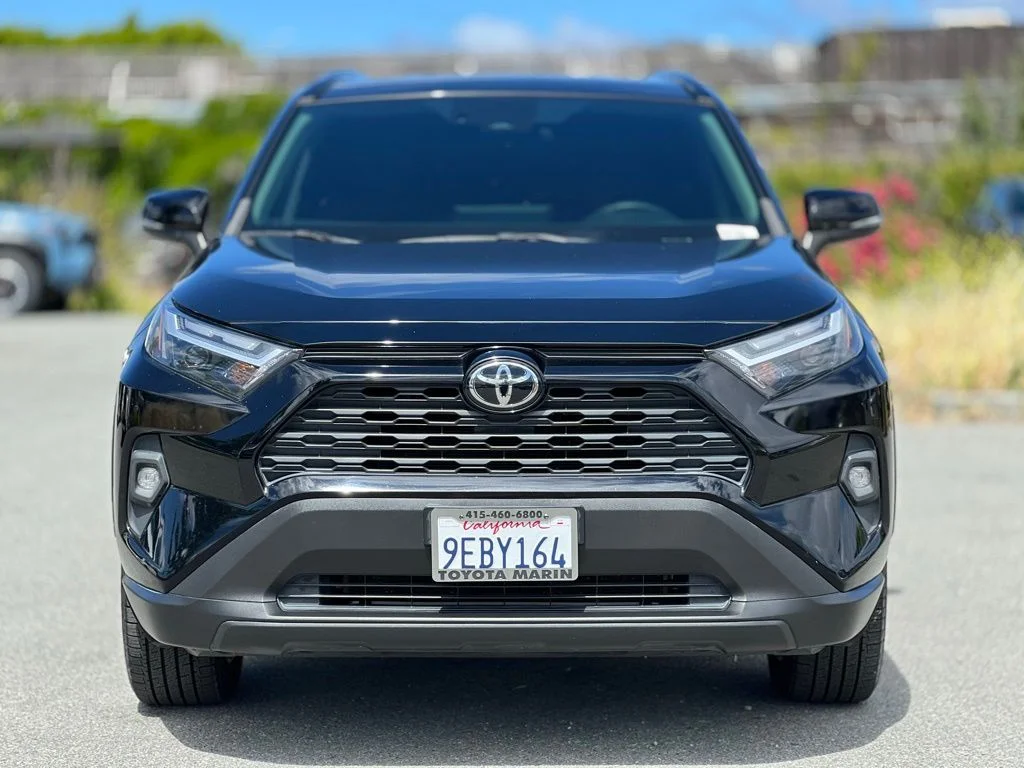 Used 2022 Black Toyota XLE Premium image 9