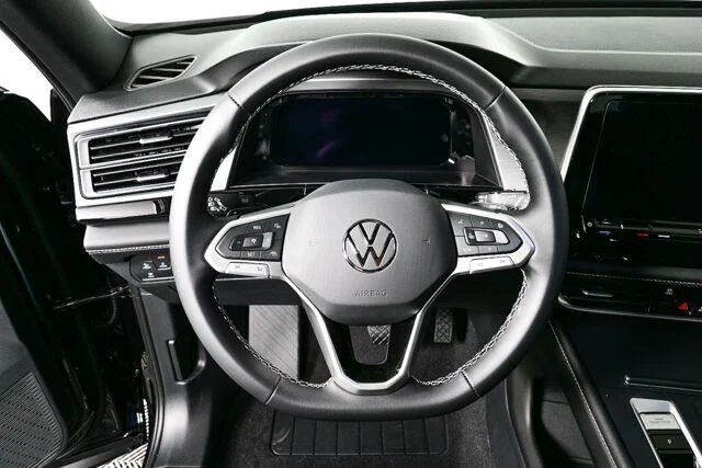 New 2026 Deep Black Pearl Volkswagen 2.0T SE image 10
