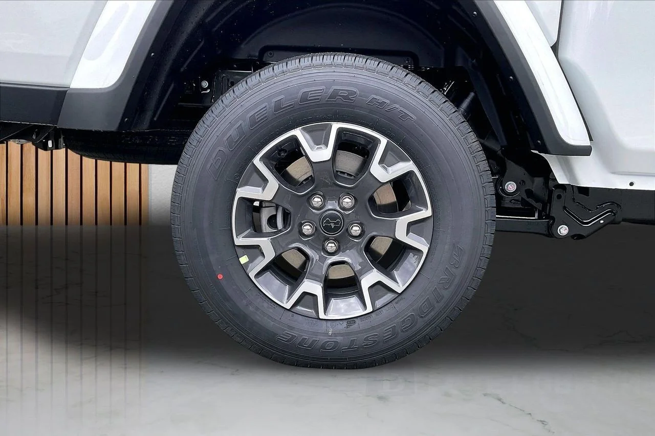 New 2026 Bright White Clear-Coat Exterior Paint Jeep Sahara image 29