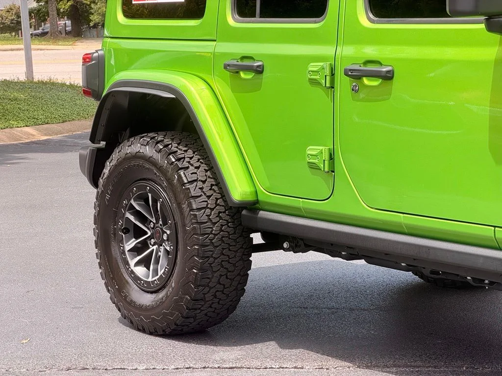 Used 2025  Jeep Rubicon image 11