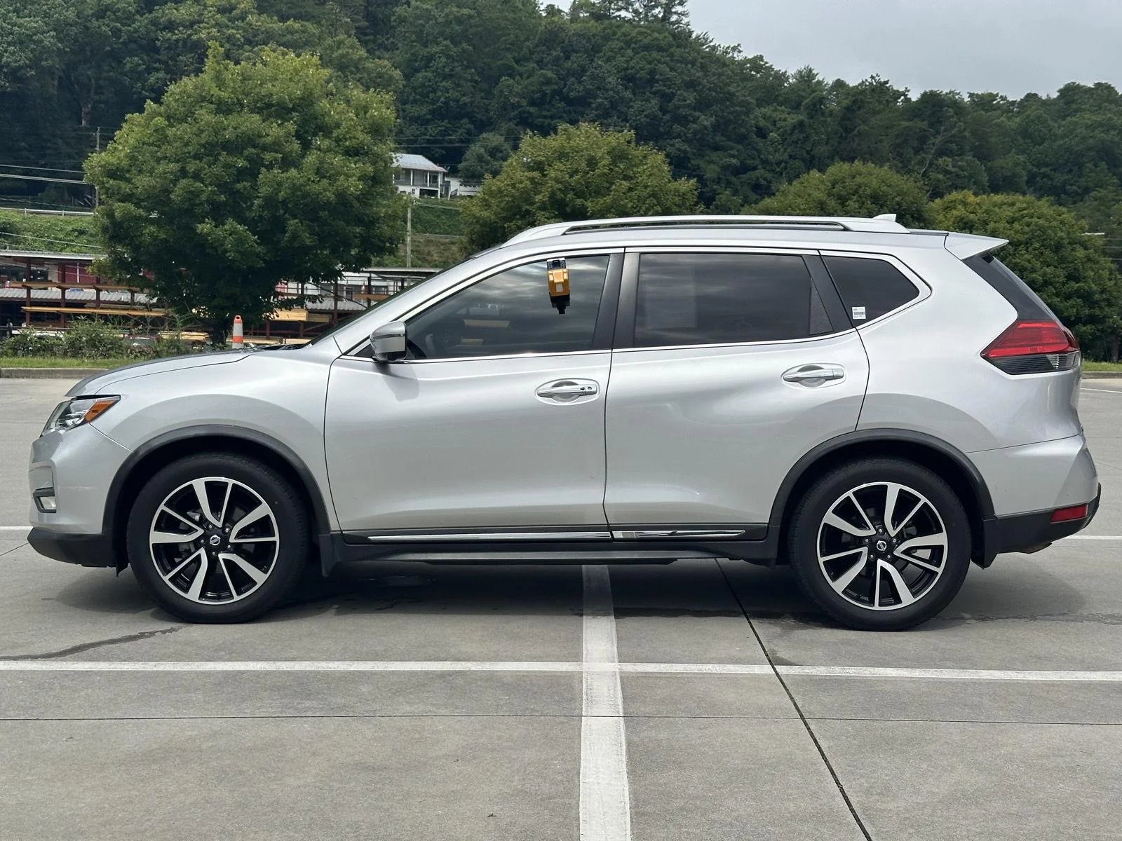 Used 2017 Brilliant Silver Nissan SL image 4