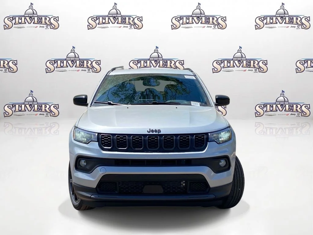 New 2026 Silver Zynith Metallic Clearcoat Jeep Latitude Altitude image 2