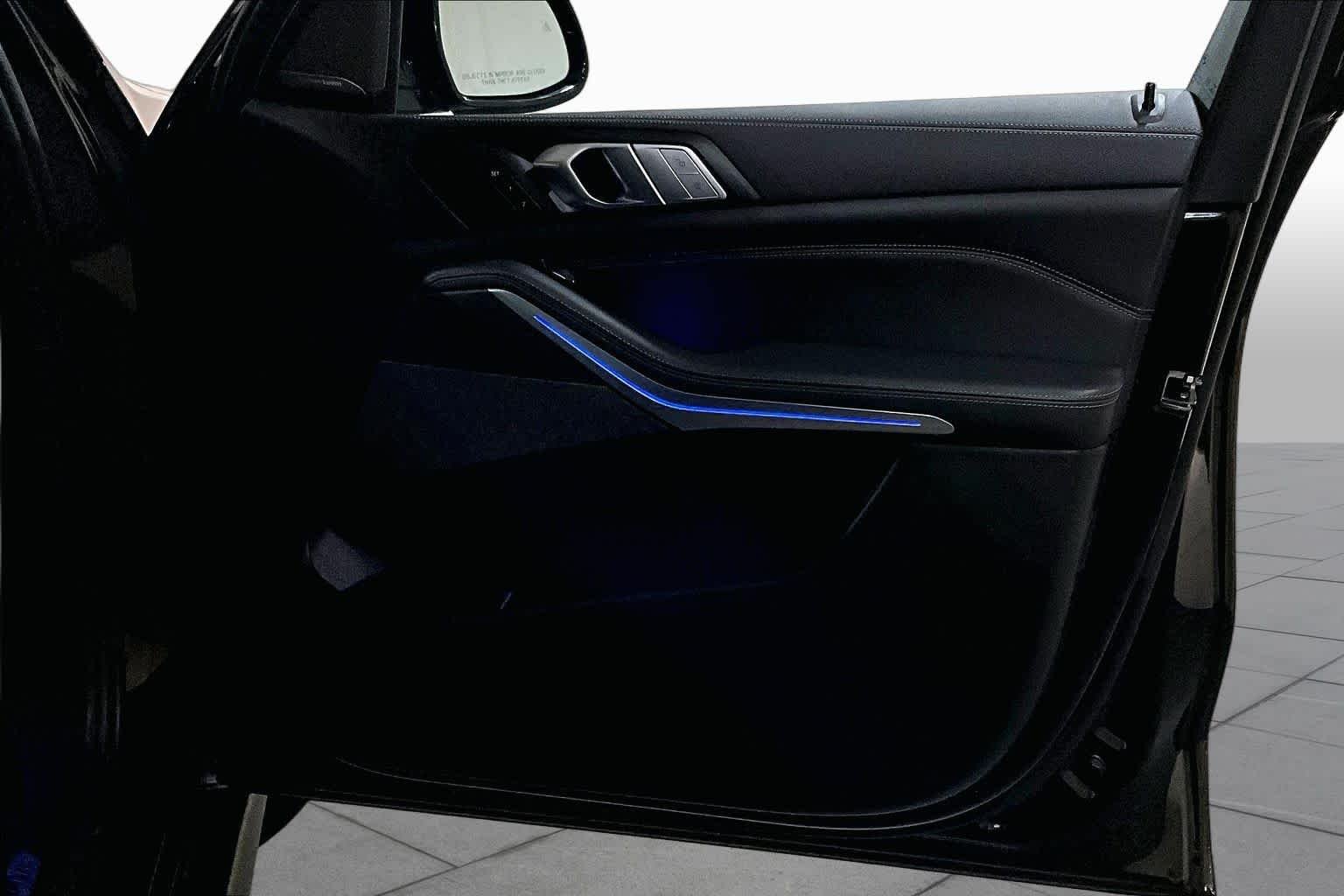 Used 2022 Black Sapphire Metallic BMW M50i image 22