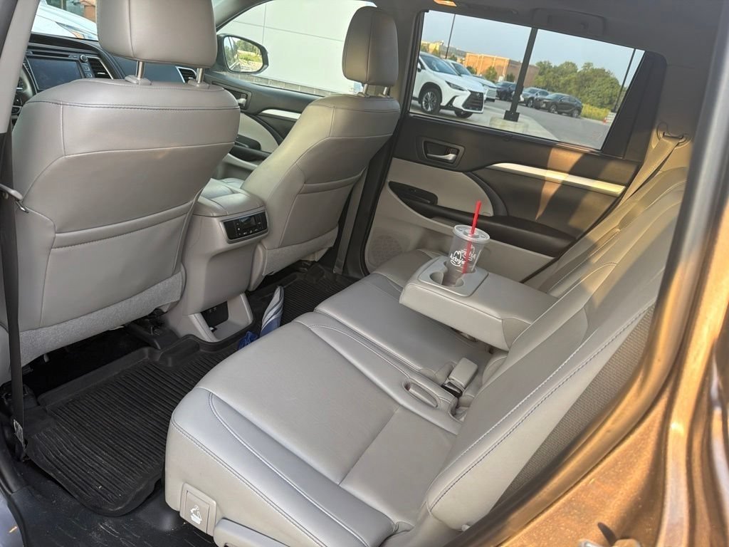 Used 2019 Predawn Gray Mica Toyota SE image 16