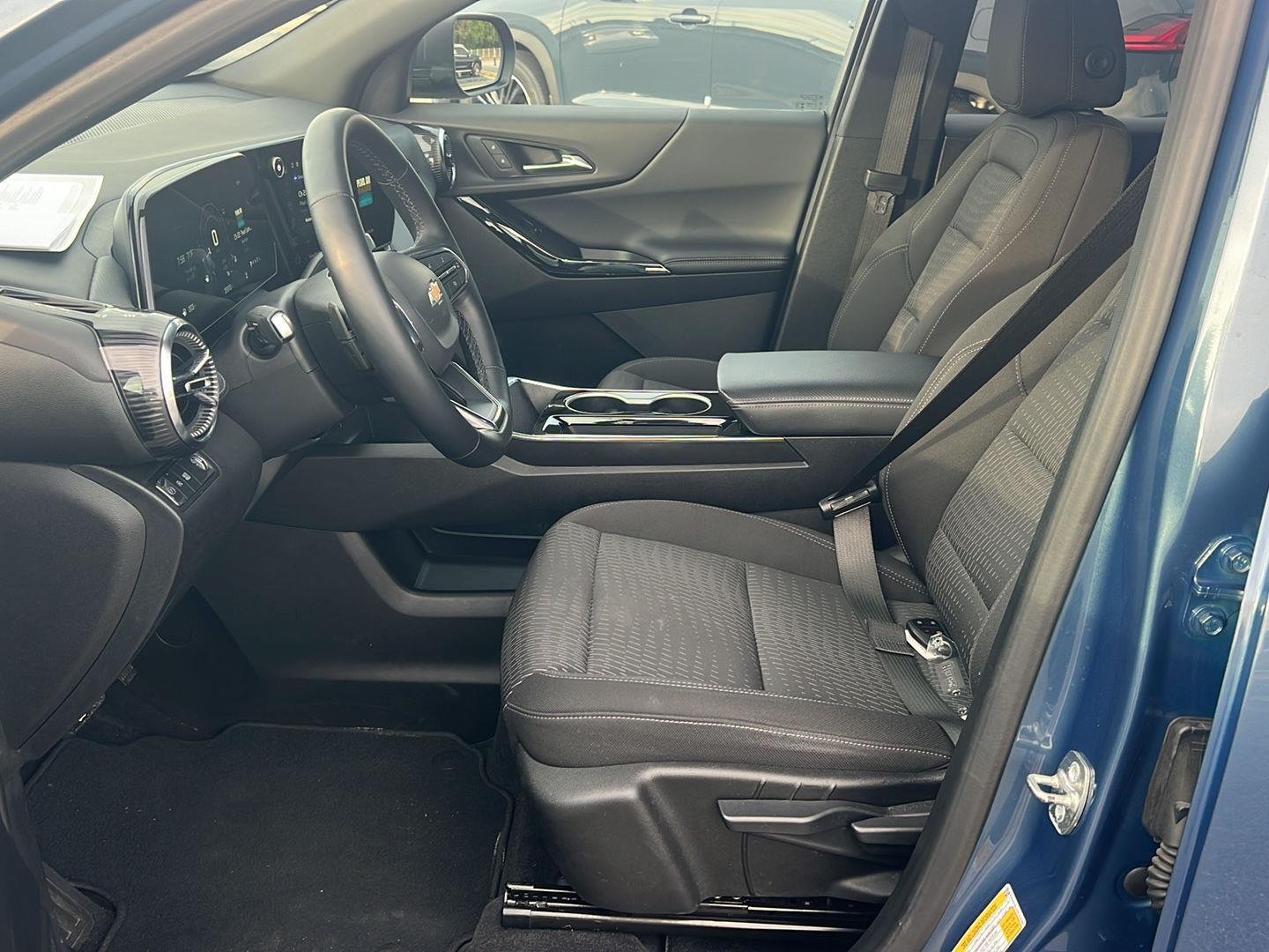 Used 2025 Lakeshore Blue Metallic Chevrolet FWD LT image 10