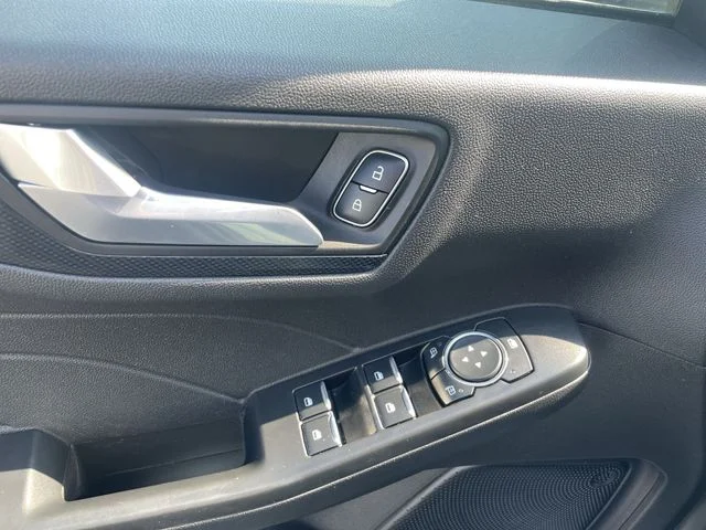 2025 Ford Escape ST-Line Select - Photo 15