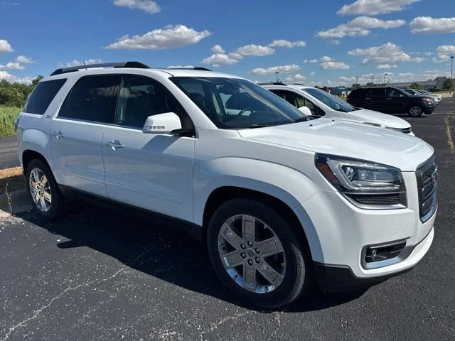 Used 2017 SUMMIT WHITE GMC Limited image 3