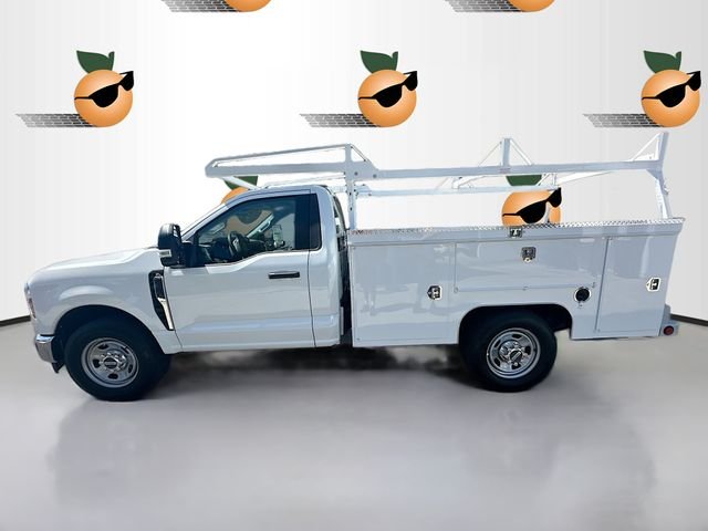 2025 Ford F-350 Super Duty Chassis Cab XL - Photo 34
