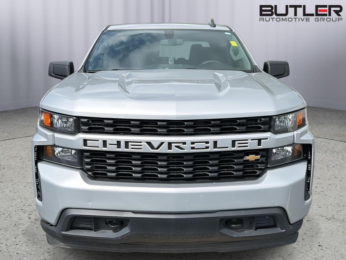 Used 2019 Silver Ice Metallic Chevrolet Custom image 9