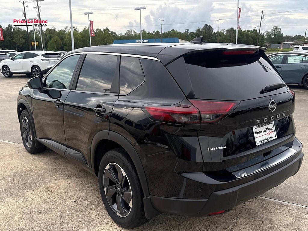 Certified Used 2025  Nissan SV image 5