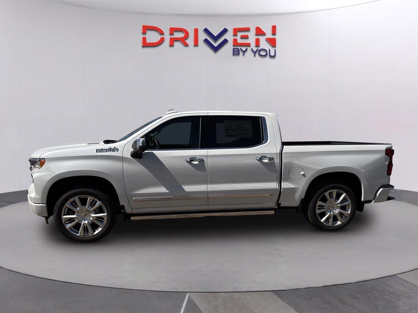 New 2026 Polar White Tricoat Chevrolet High Country image 7