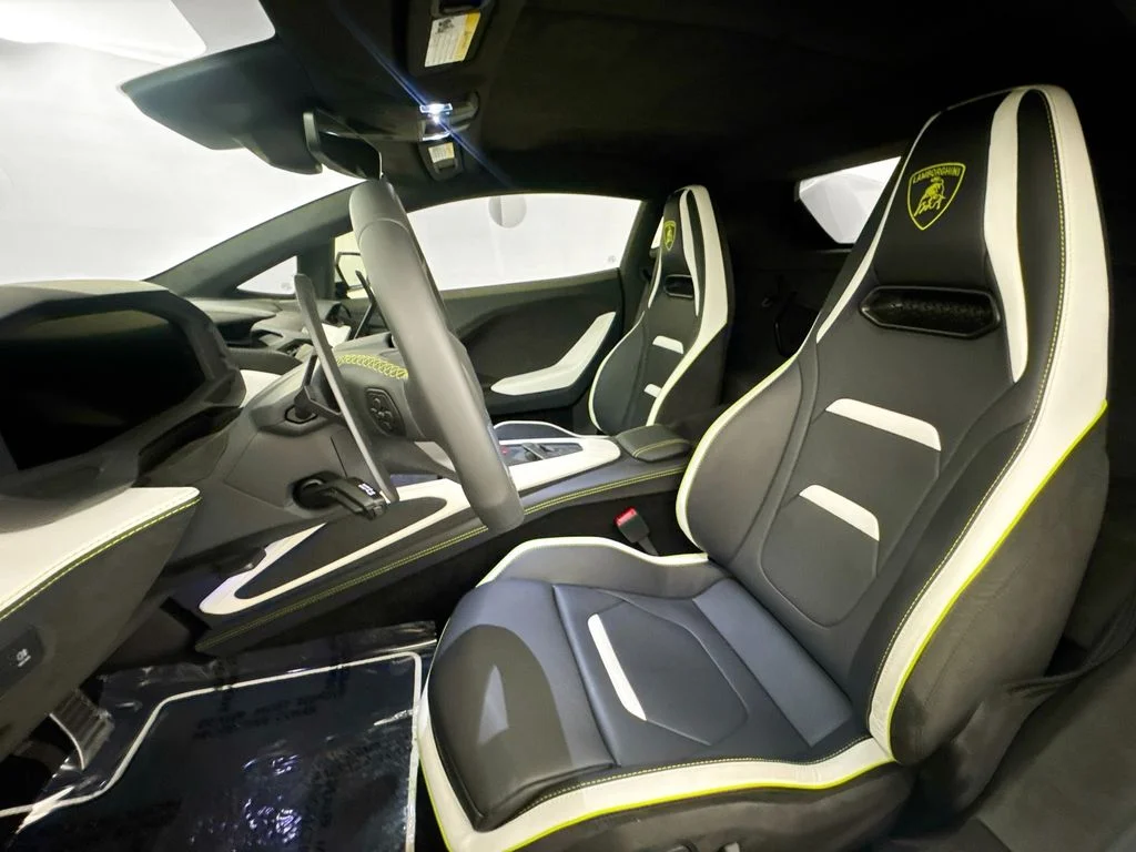 Used 2026 White Lamborghini Base image 20