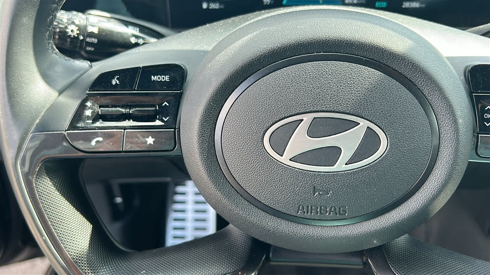 Used 2025 Abyss Black Hyundai SEL Sport image 18