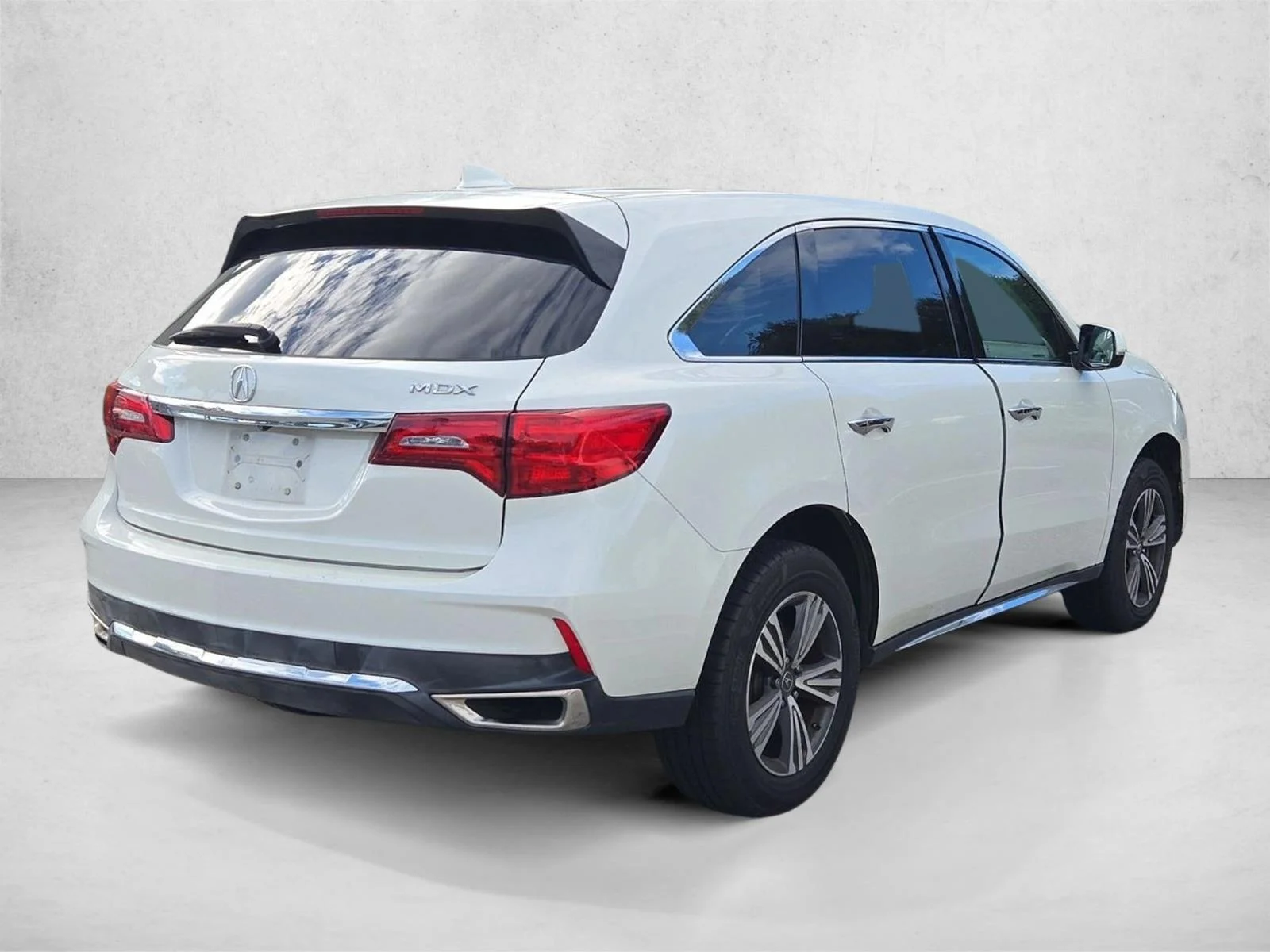Used 2017  Acura  image 5