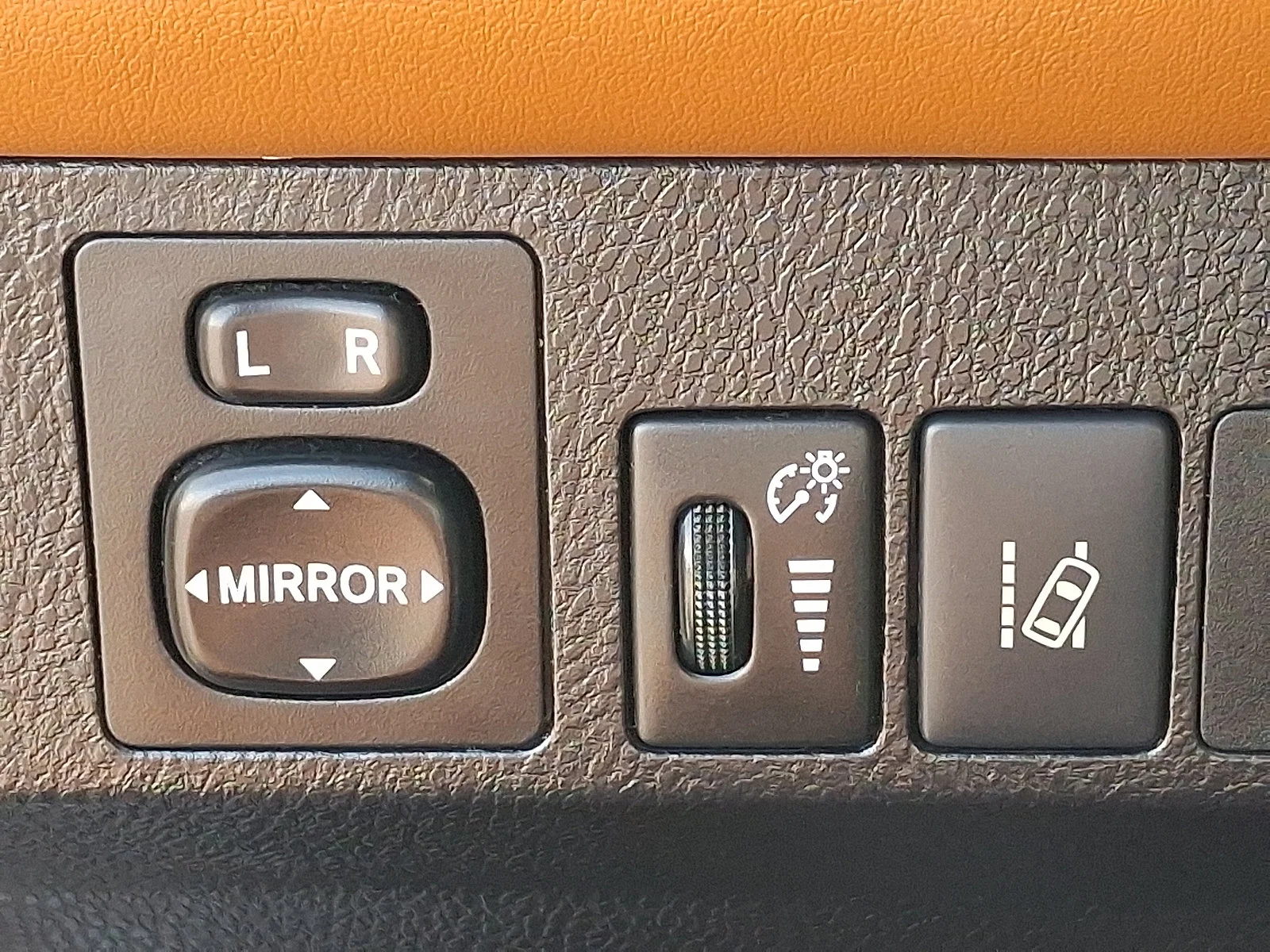 Used 2018 Magnetic Gray Metallic - 1G3 Toyota SE image 27