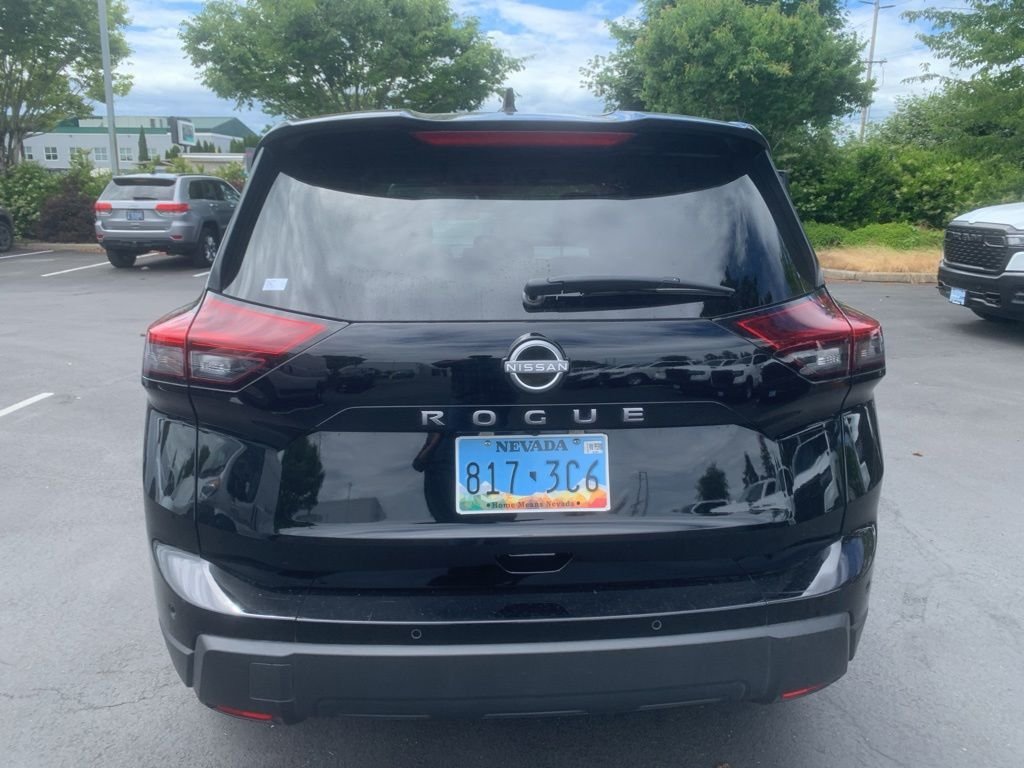 Used 2025 Super Black Nissan SV image 3