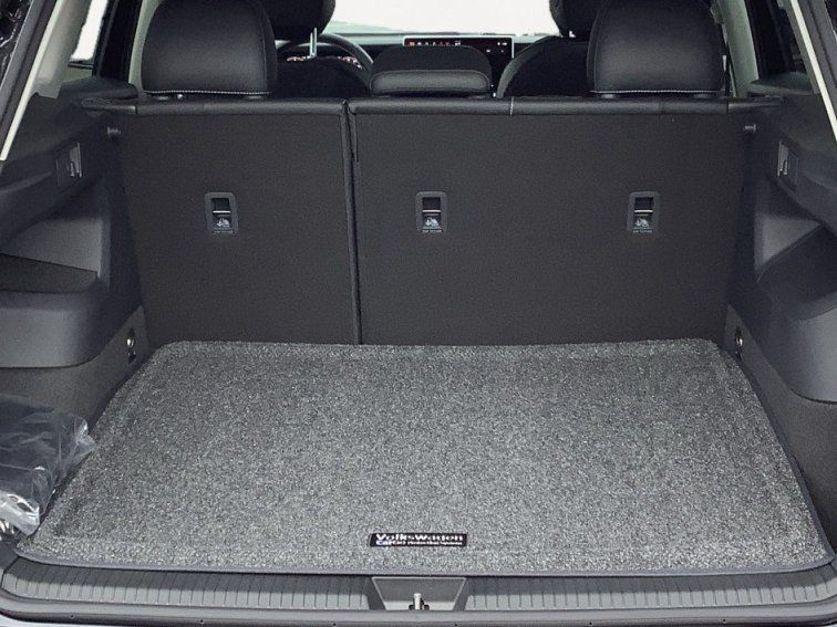 New 2026 Deep Black Pearl Volkswagen SE image 14