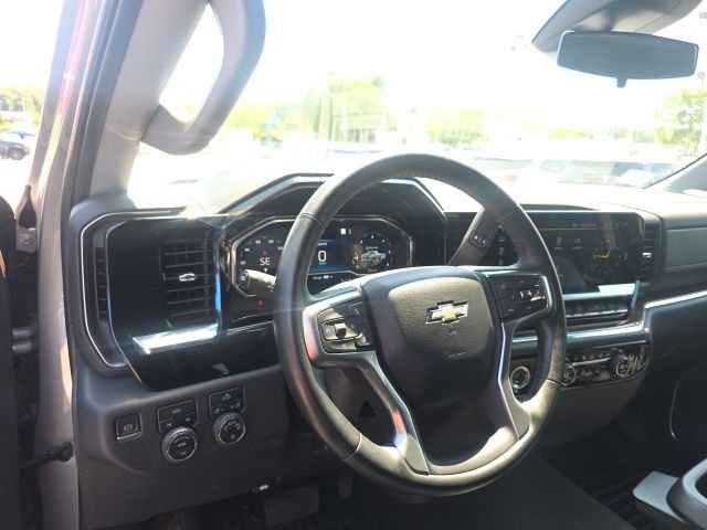 Used 2023 Gray Chevrolet LT image 6