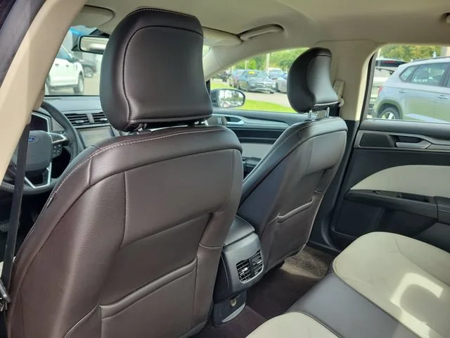 2019 Ford Fusion SE - Photo 17