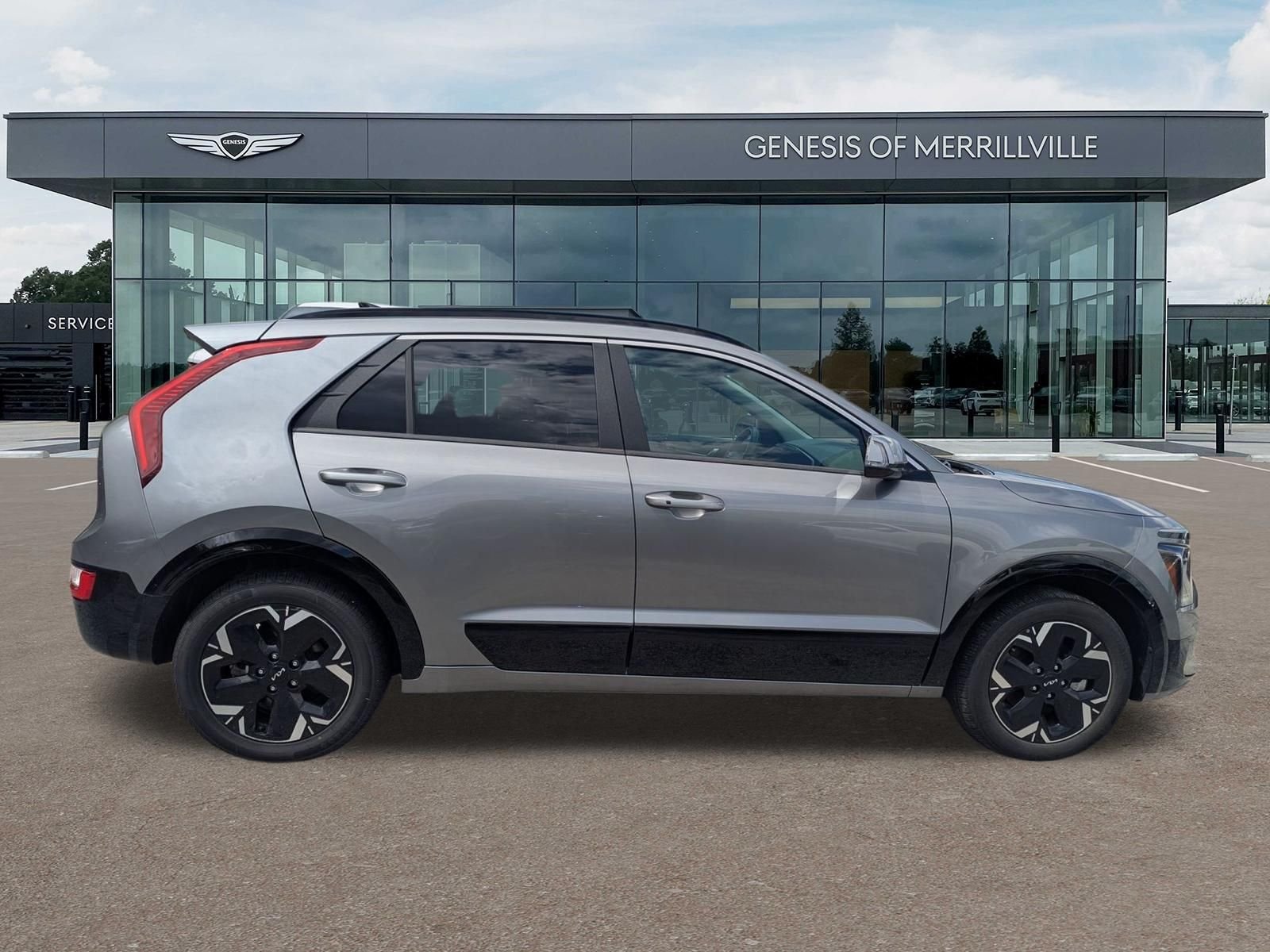 Used 2024 Gray Kia Wind image 9