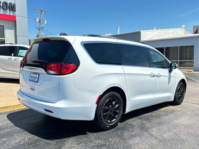 Used 2021 White Chrysler LXI image 13