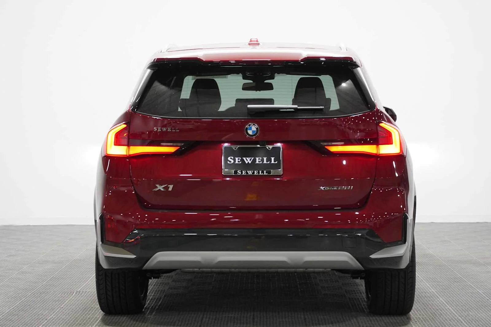 New 2026 Vegas Red Metallic BMW xDrive28i image 5