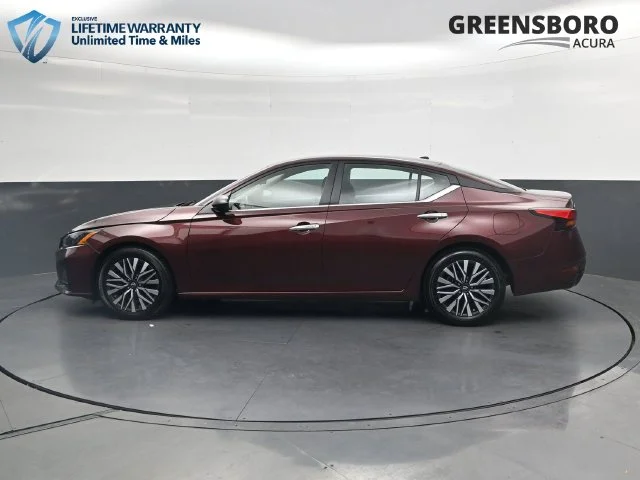 Used 2025 Red Nissan 2.5 SV image 9