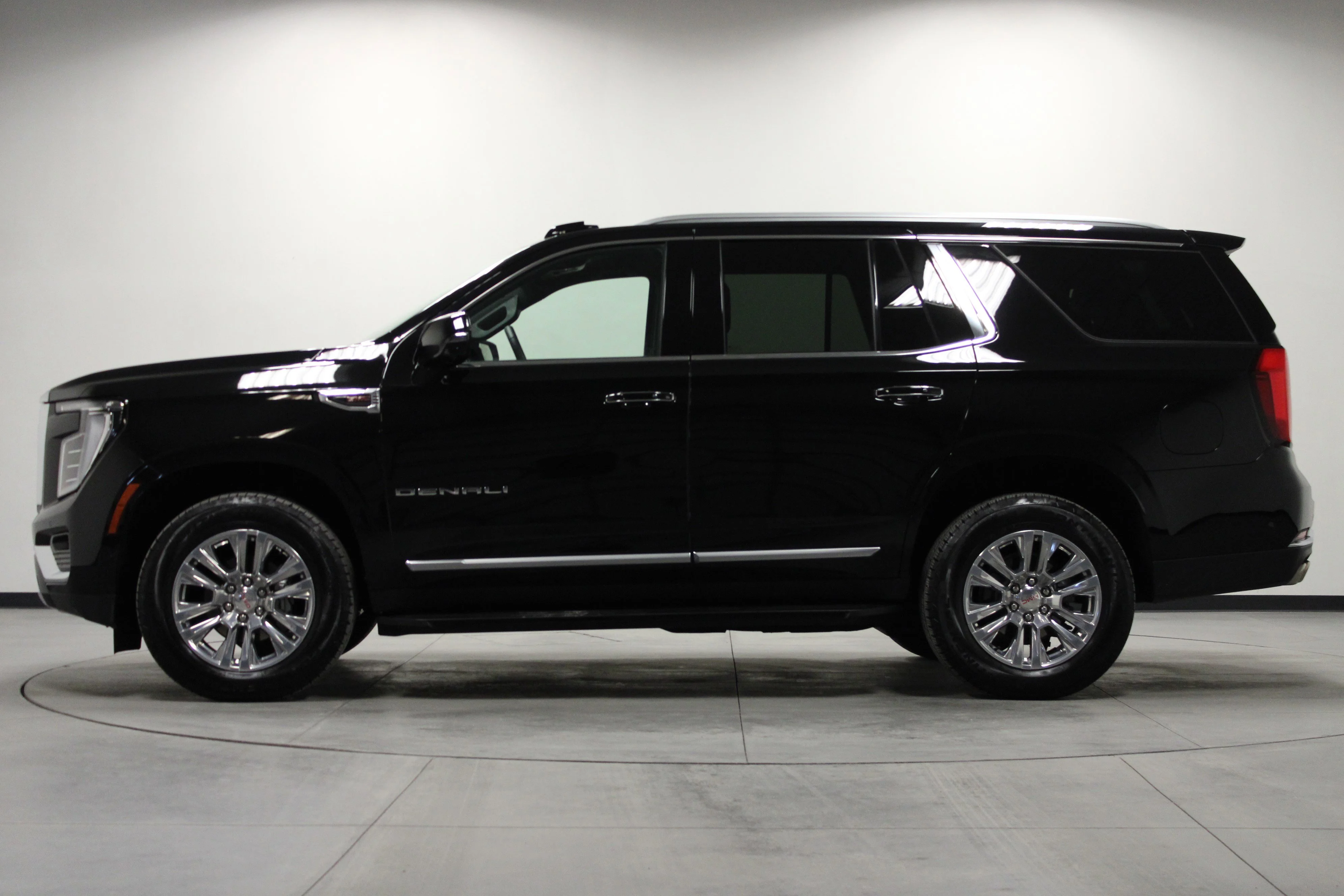Used 2025 Onyx Black GMC Denali image 7