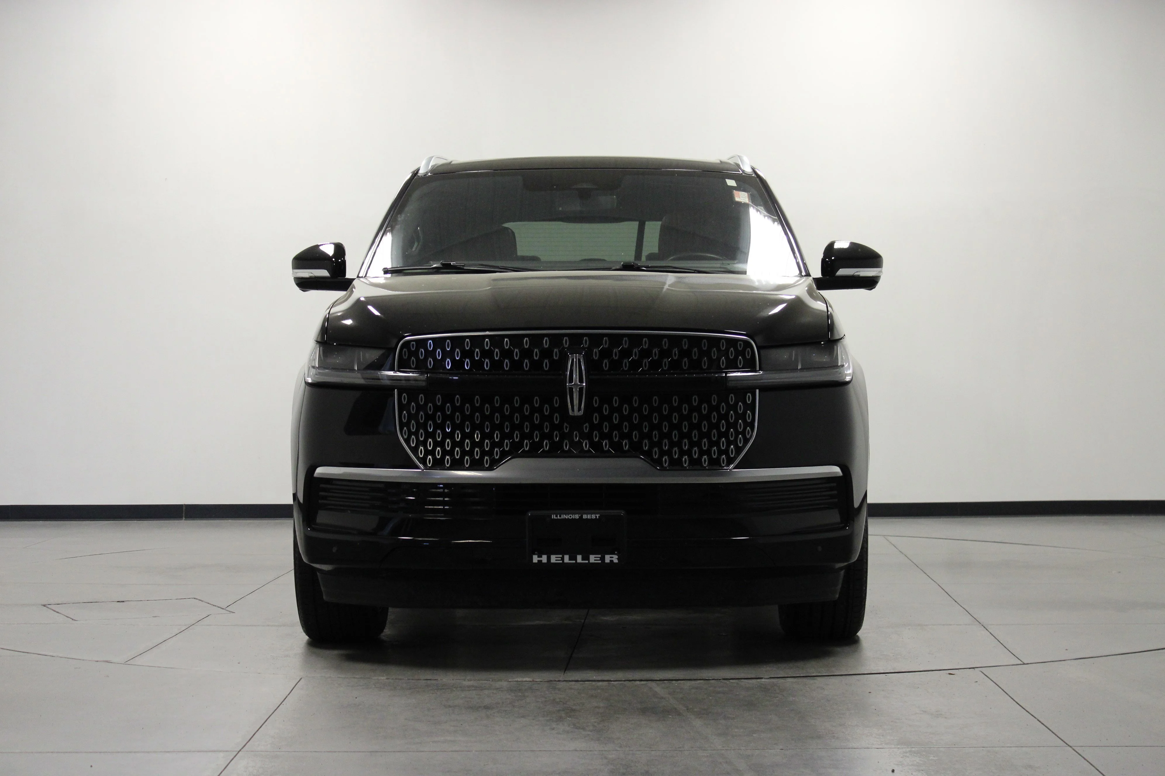 Used 2025 Infinite Black Metallic Clearcoat Lincoln Reserve image 9
