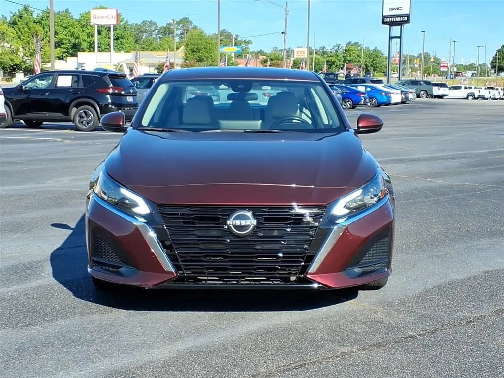 Used 2023 Red Nissan SV FWD image 2