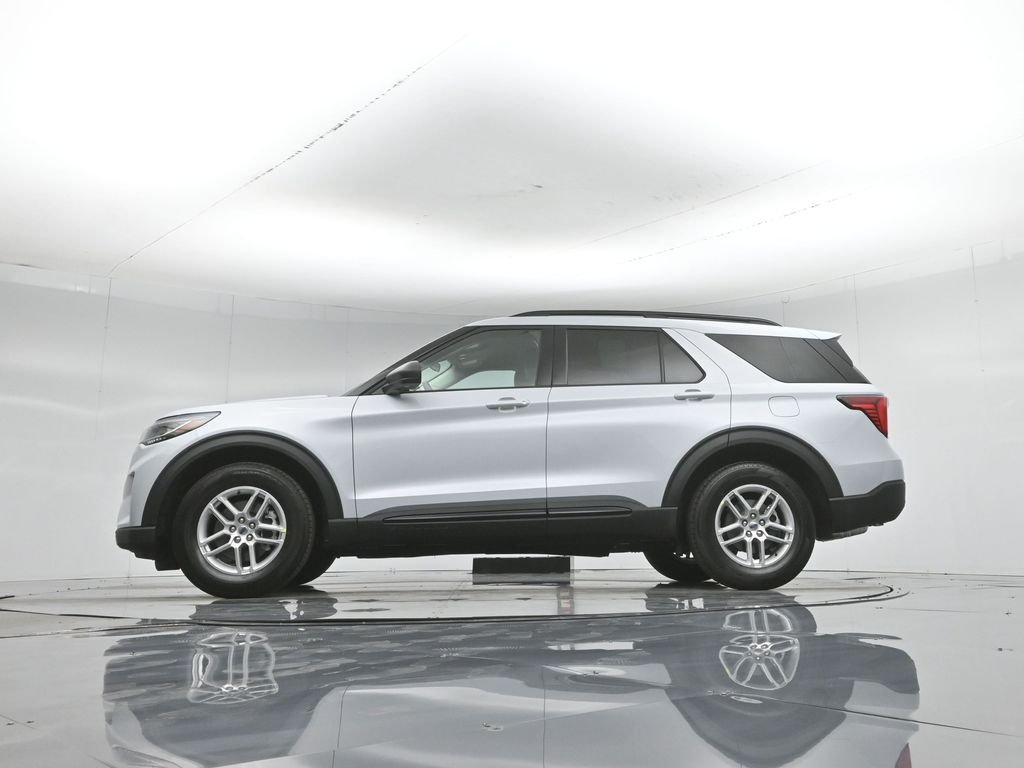 New 2026 Space White Metallic Ford Active image 7