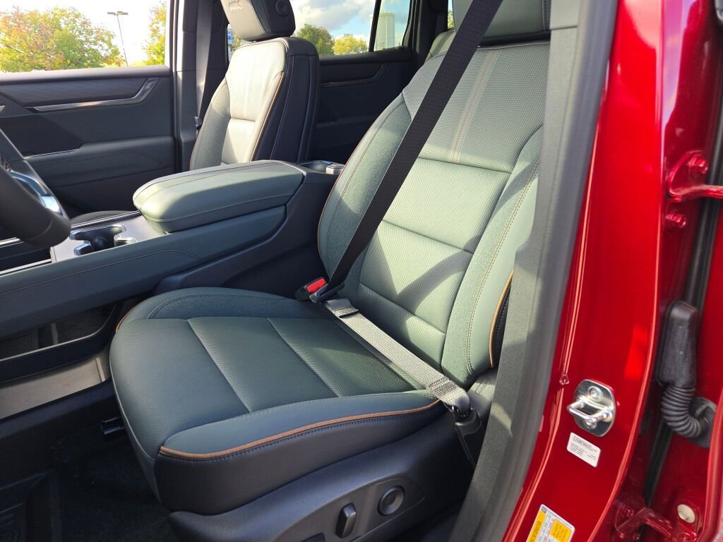 2026 GMC Acadia AT4 - Photo 29