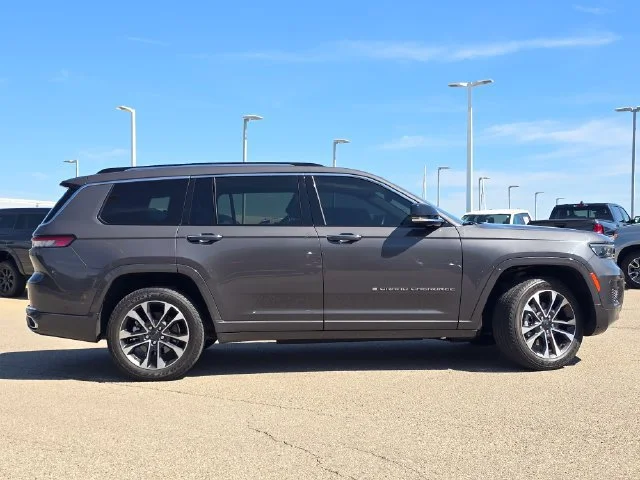 Used 2021 Baltic Gray Metallic Clearcoat Jeep Overland image 34