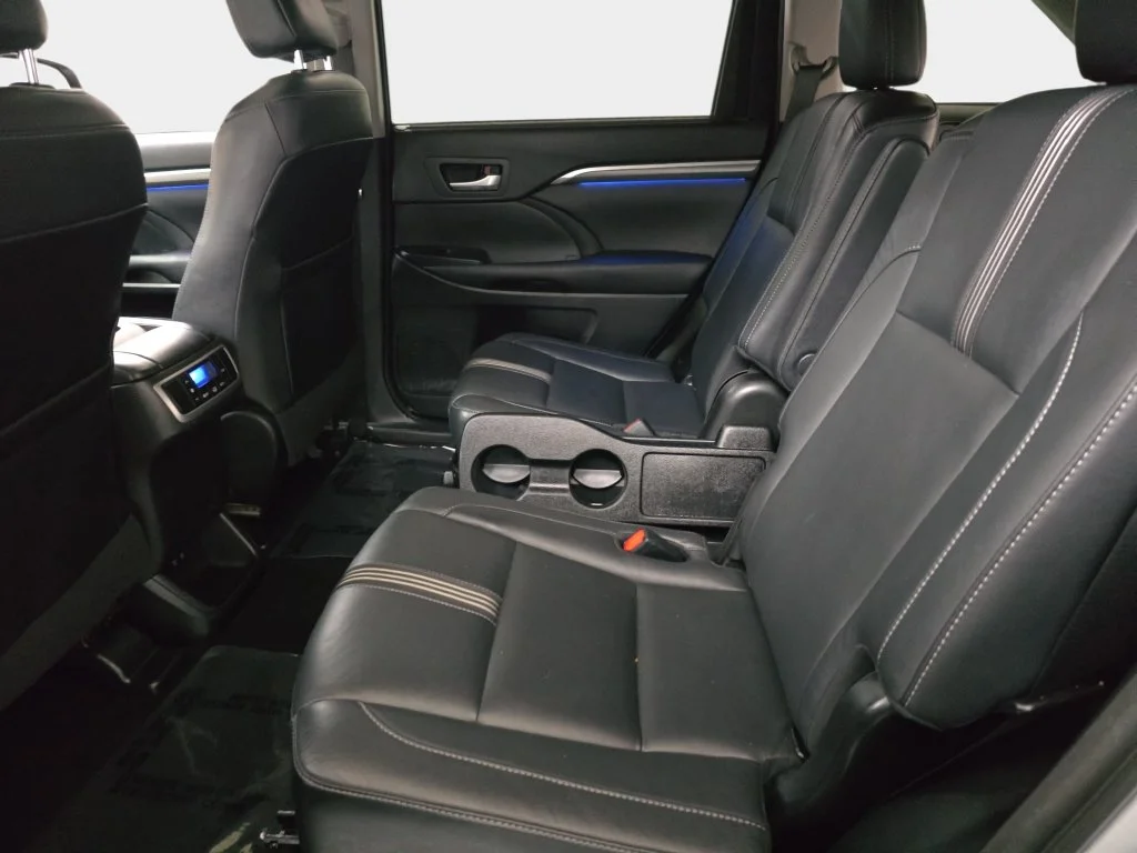 Used 2017 Silver Toyota SE image 17