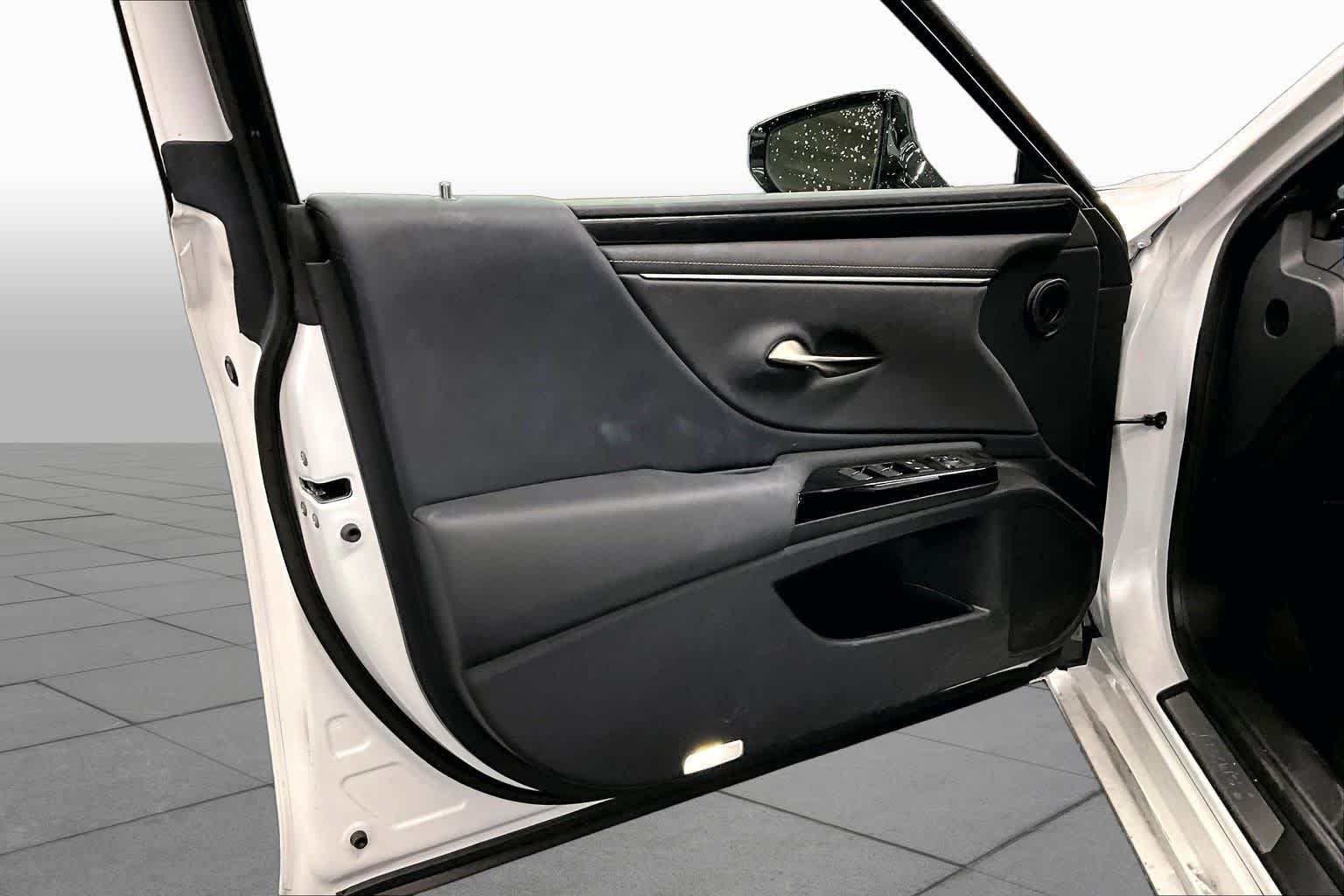 Certified Used 2025 Eminent White Pearl Lexus  image 21