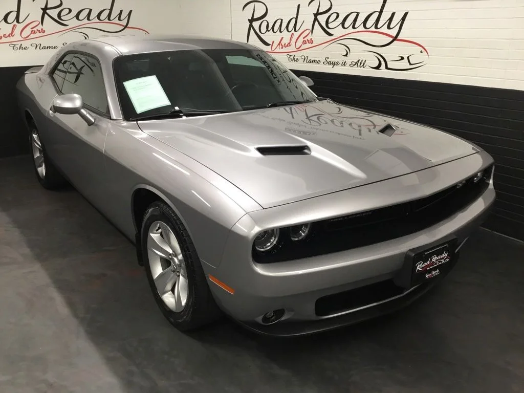 Used 2018 Silver Dodge SXT image 2