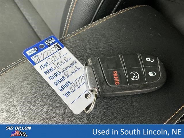 Used 2018 Redline Pearlcoat Jeep Latitude image 8