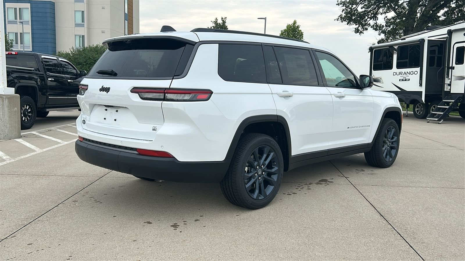 New 2026 Bright White Clear-Coat Exterior Paint Jeep  image 4
