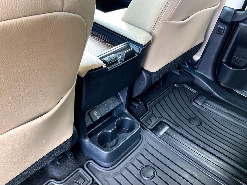 Used 2022  Toyota XLE image 29