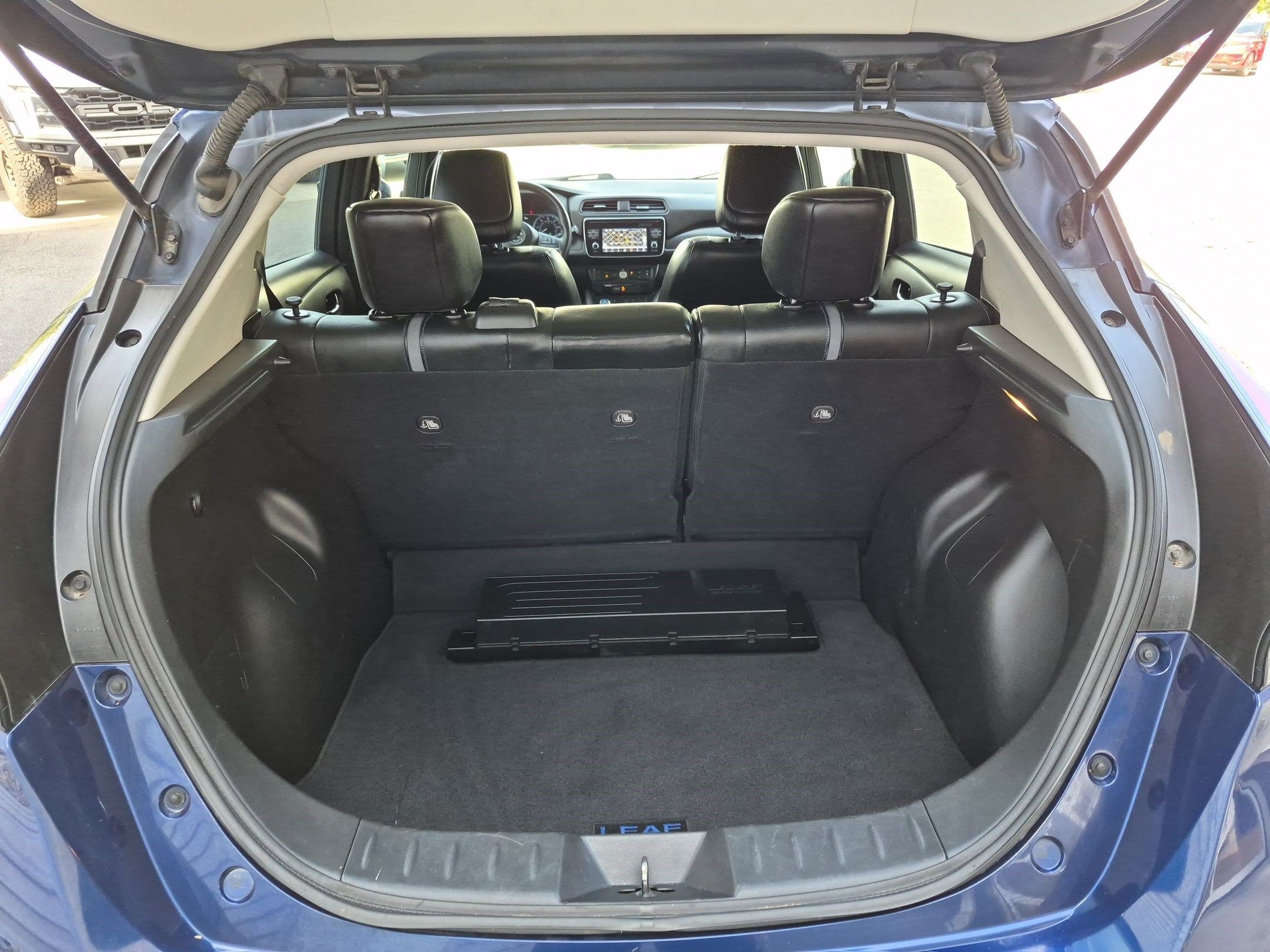 Used 2018 Deep Blue Pearl Nissan SL image 27