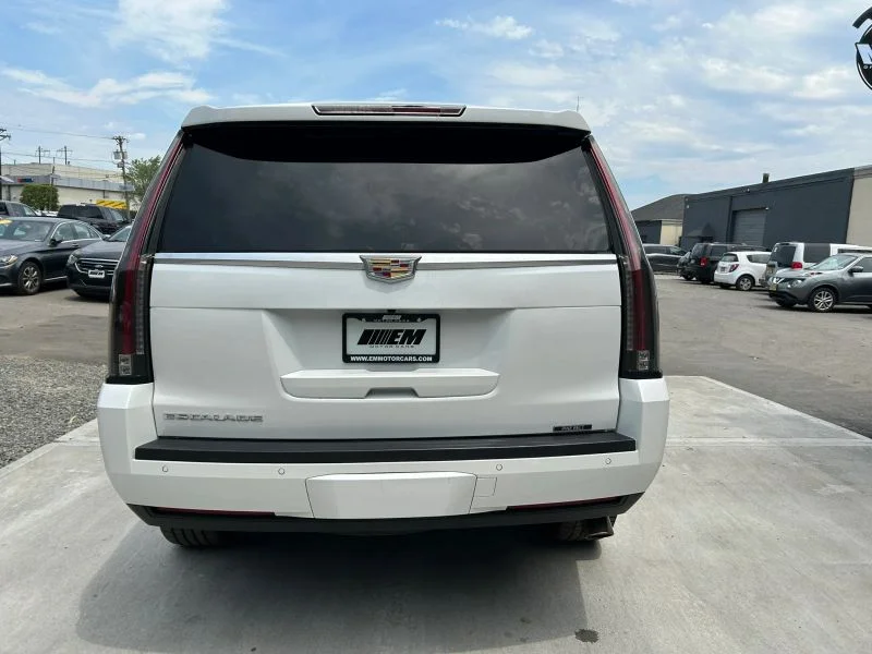 Used 2019 White Cadillac Sport Utility 4D image 61