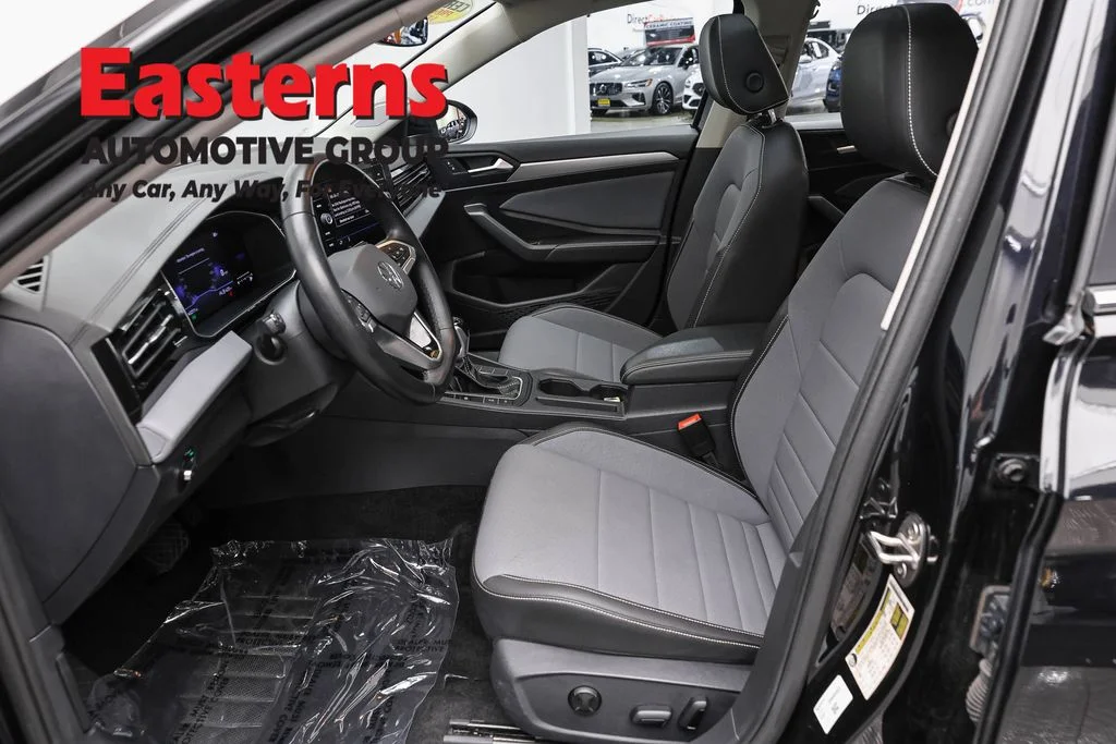 Used 2025 Black Volkswagen 1.5T SE image 14