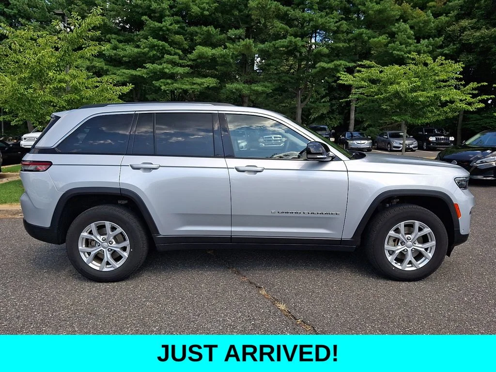 Certified Used 2023 Silver Jeep Limited image 7