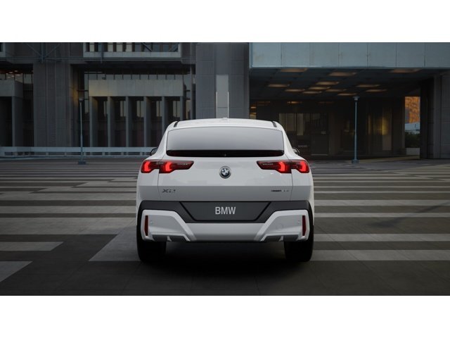 New 2027 Alpine White BMW  image 5