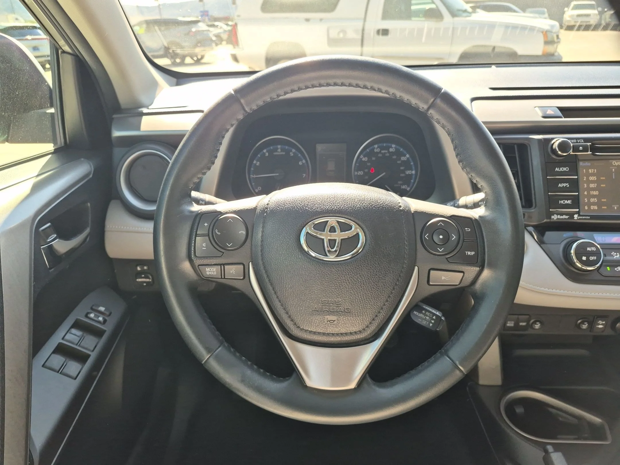 Used 2018 Silver Sky Metallic Toyota XLE image 16