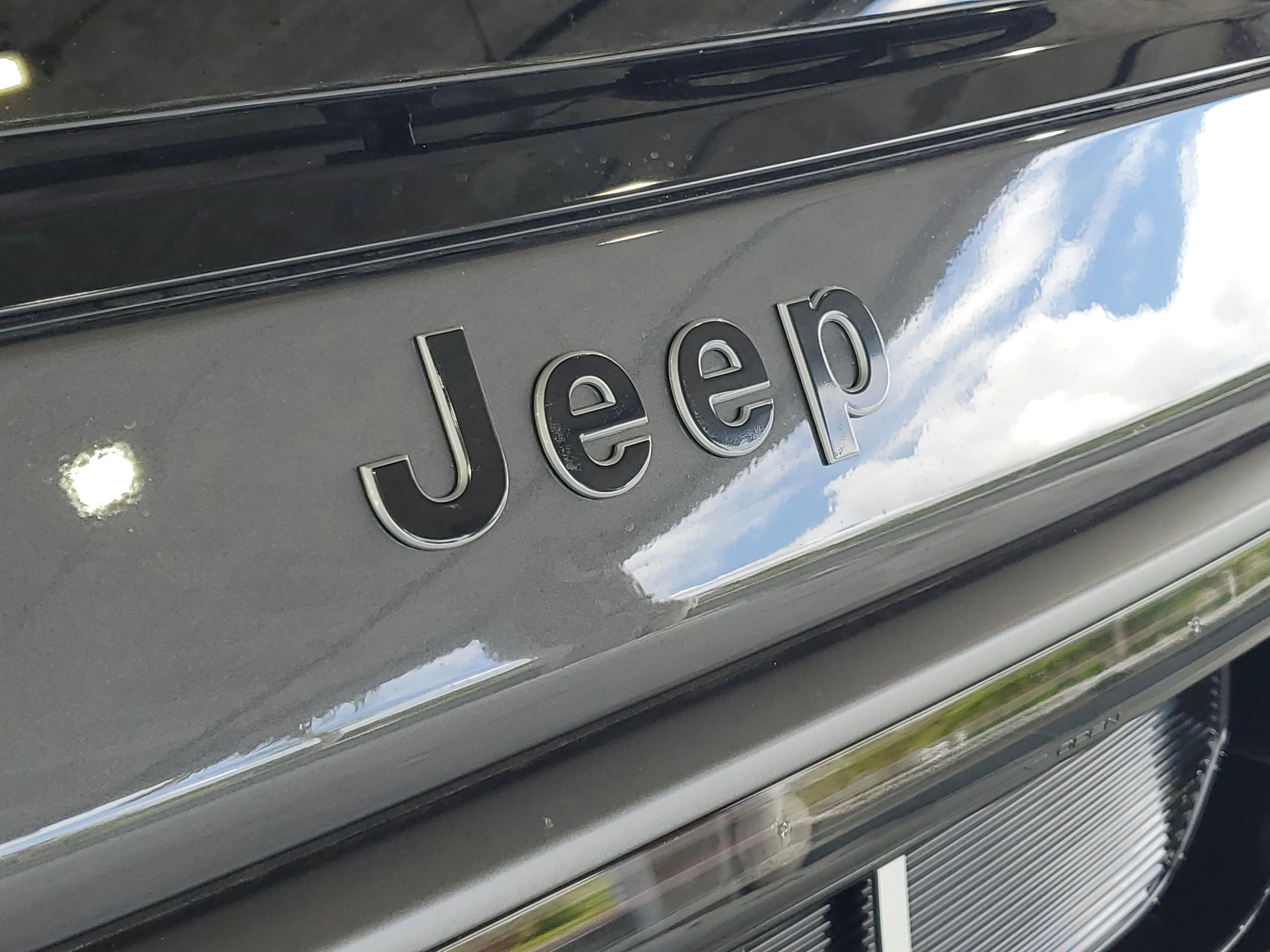 New 2026 Baltic-Gray Metallic Clear-Coat Exterior Paint Jeep Upland image 5